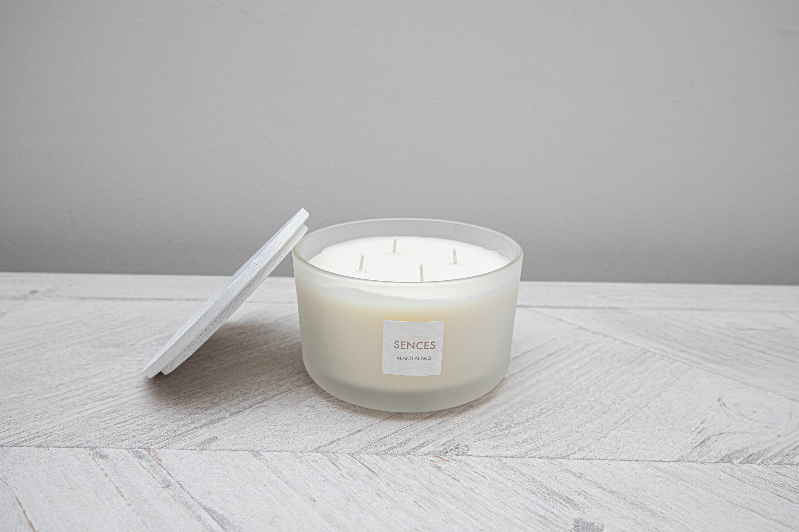 Sences White Alang Alang Lidded Candle image 1